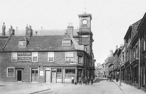  Red Lion pub credit:Crispin Hook