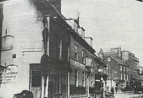 Globe pub